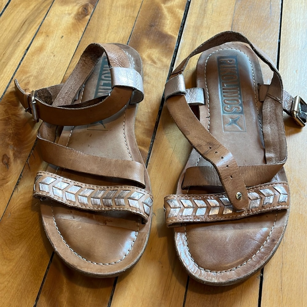 Pikolinos flat sandals with rose gold trim. Size 40